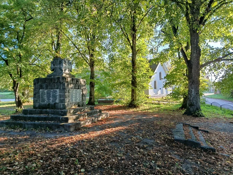 Часовня и сквер в центре Краснолесья